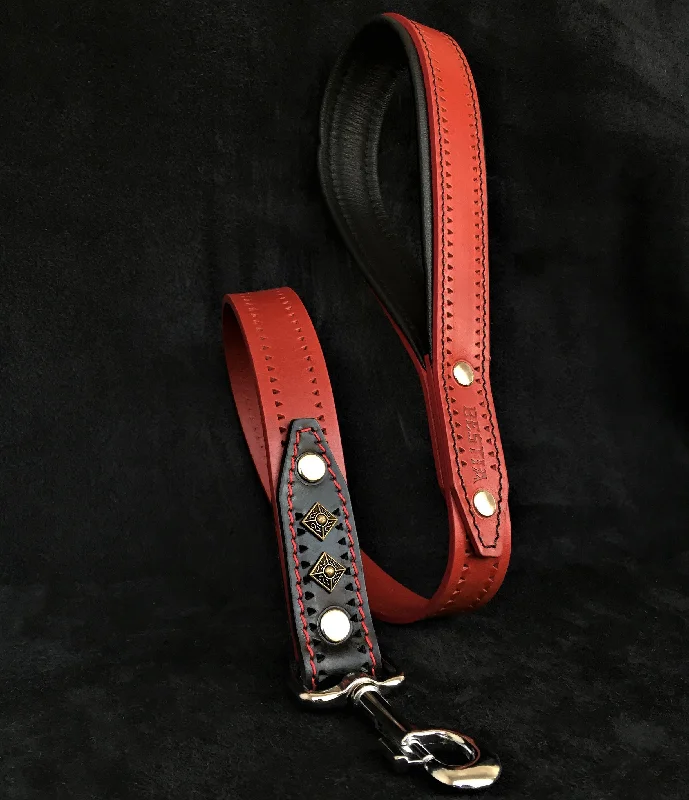 Buckled dog car seat-The "Balteus" red leash