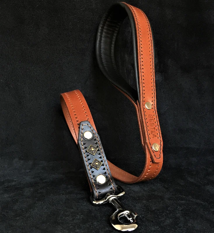 Hanging bird seed feeder-the "Balteus" brown leash